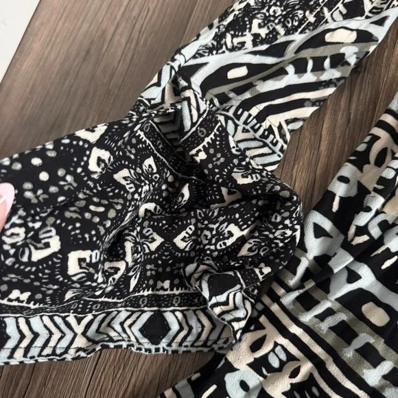 Free People Mini Dress Black Tegan Border Print Rayon Swing Dress Boho size 4 - Picture 5 of 9